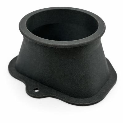 Priključni element za industrijsko uporabo